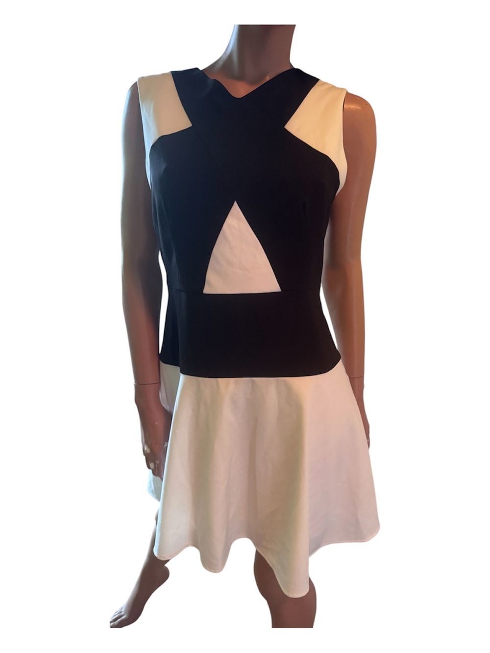 BCBGMaxAzria Black and White Sleeveless Geometric Fit & Flare Dress size 6